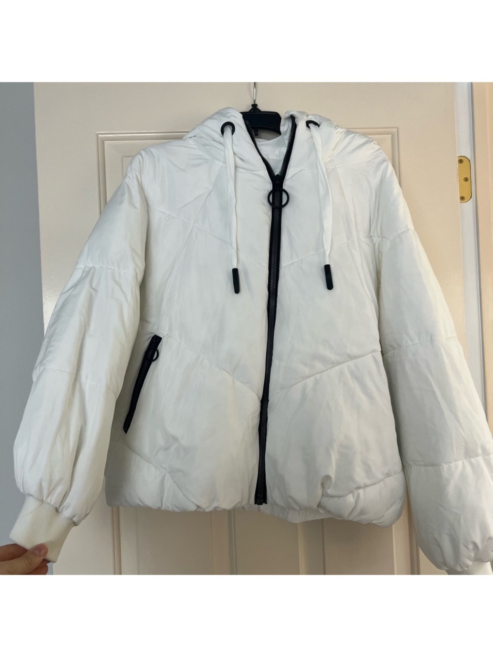 Zara White Hooded Puffer Jacket with Black Zippers - Picture 2 of 3